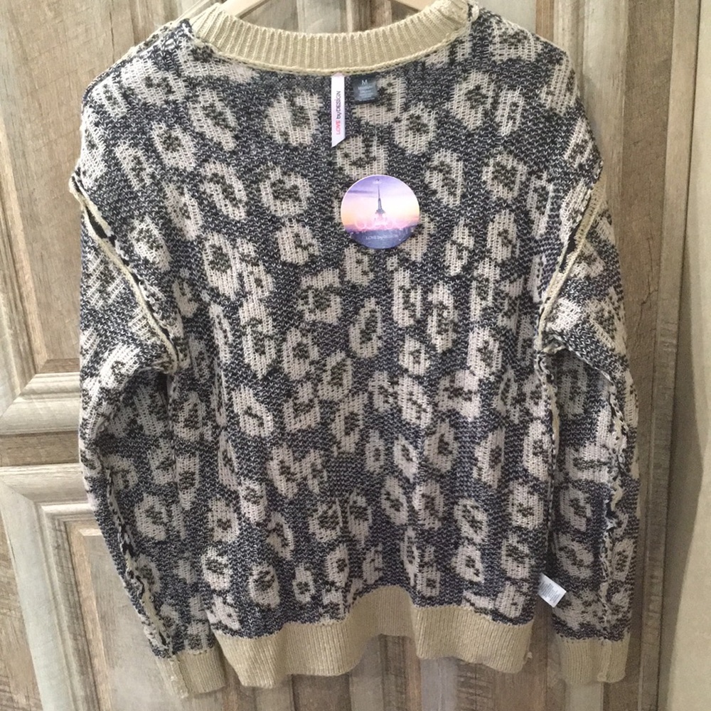 New With Tags Very Soft Women’s Crew Neck Sweater - Picture 8 of 10